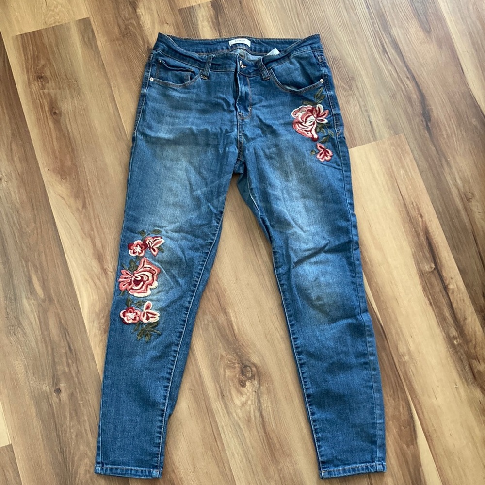 Flowered embroidered jeans size 6